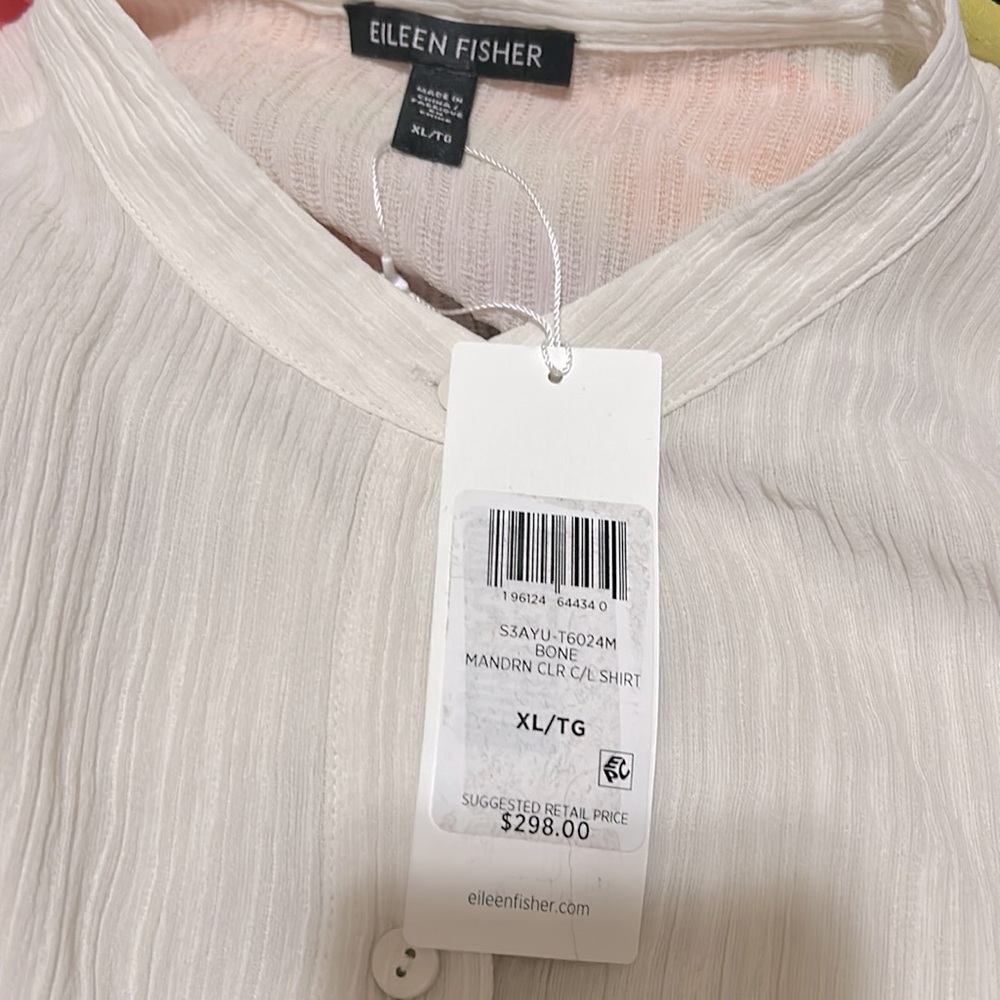 NWT Eileen Fisher Crinkled
Sheer Silk Classic Collar
Jacket - Picture 9 of 9